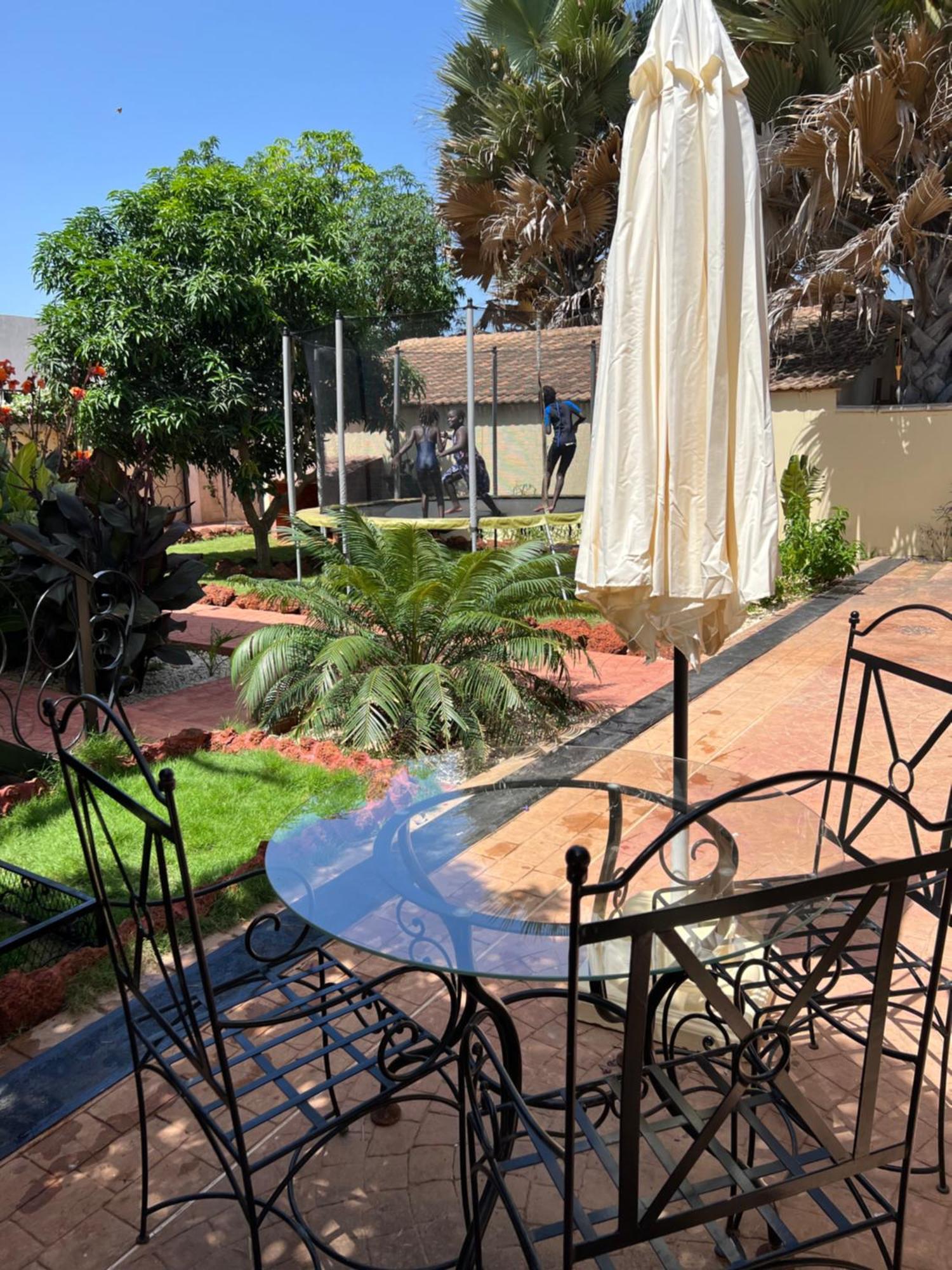 Chez Lilie Maison D'Hotes A Saly Экстерьер фото